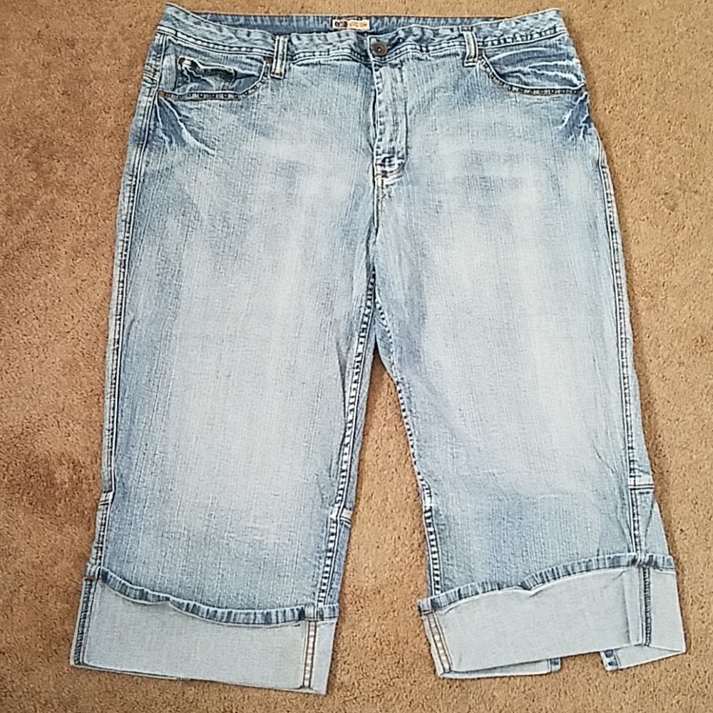 ON HOLD Plus size crop jeans